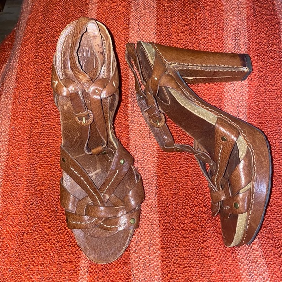 FRYE GRACE T STRAP HEELS NWOB SZ 9.5 - Picture 2 of 7